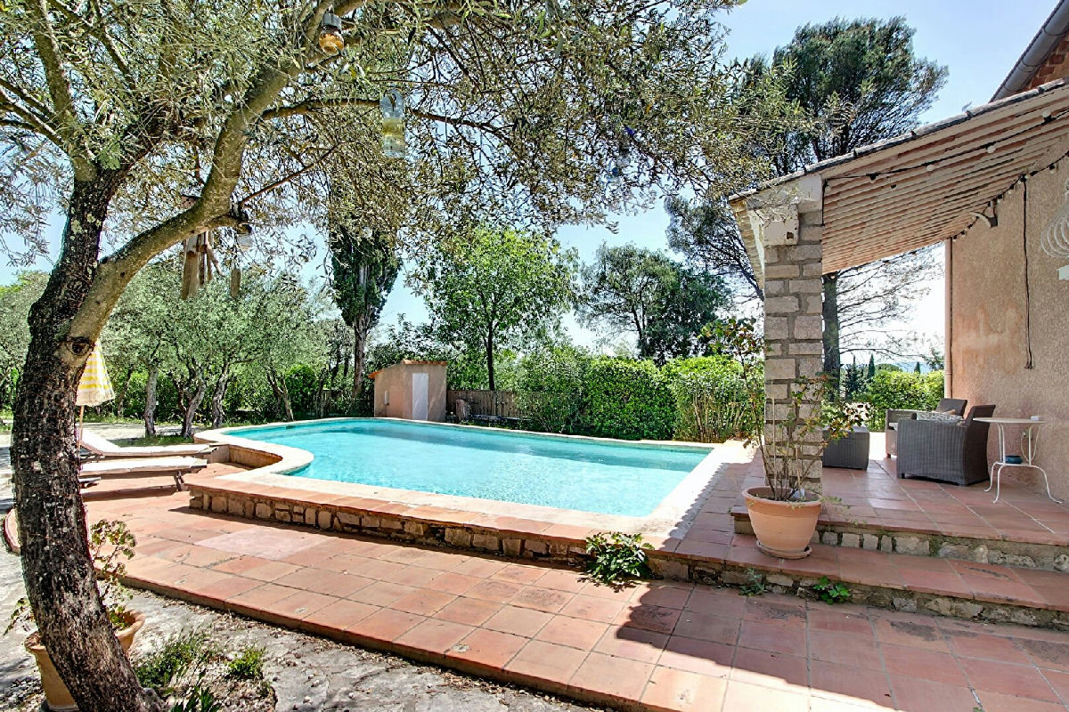 6-room house of 144 m² + pool + garage on 1692 m² plot - 1