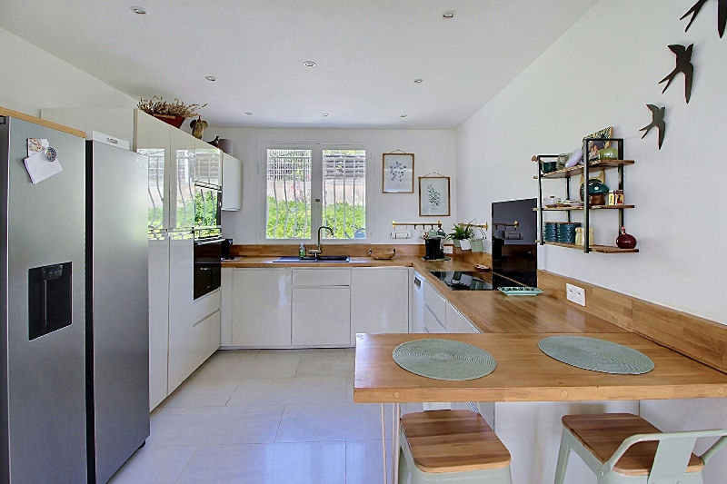 6-room house of 144 m² + pool + garage on 1692 m² plot - 4