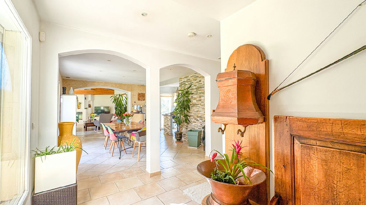Architect-designed 5-bedroom villa in Fuveau, Provence, with Sainte-Victoire views, pool, land - 9