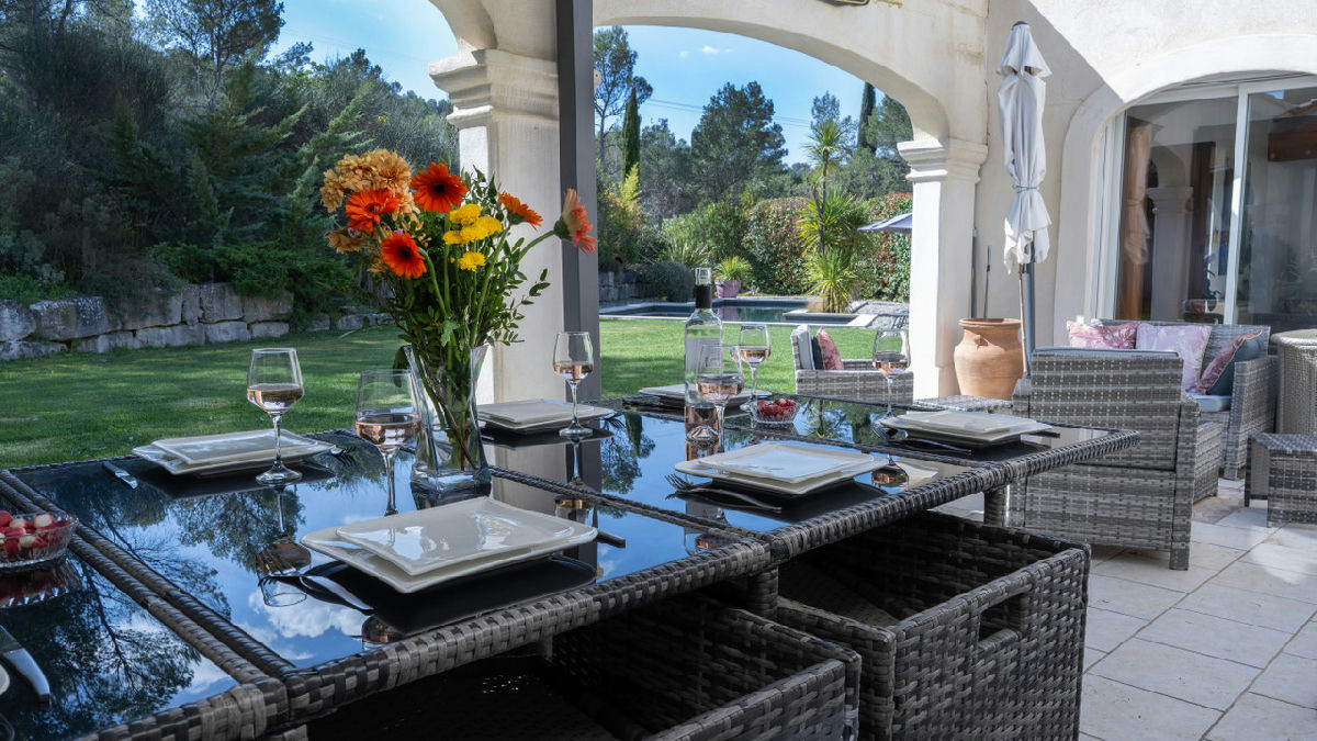 Architect-designed 5-bedroom villa in Fuveau, Provence, with Sainte-Victoire views, pool, land - 4