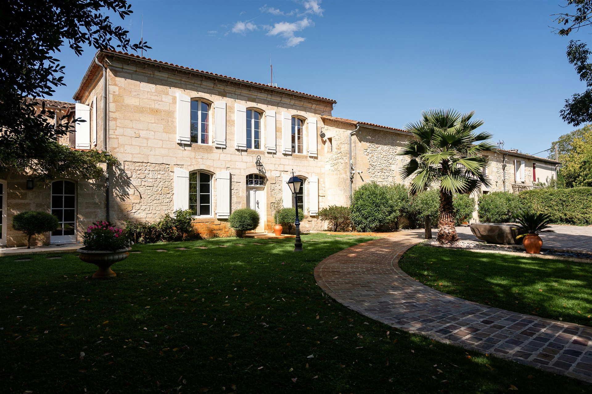 Bordeaux Right Bank, magnificent 19th-century property with private pontoon and swimming pool in the heart of a park
