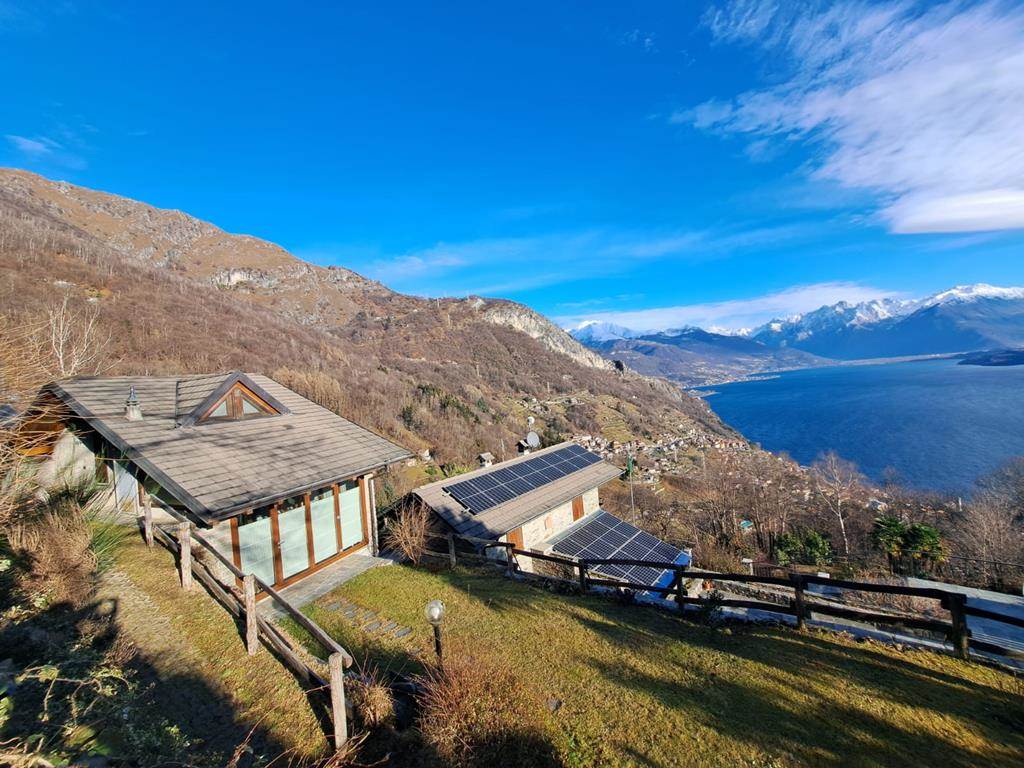 Detached Farmhouse with Land and Panoramic Lake Views