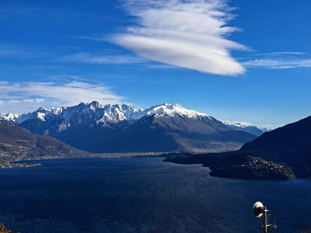 Detached Farmhouse with Land and Panoramic Lake Views - 4