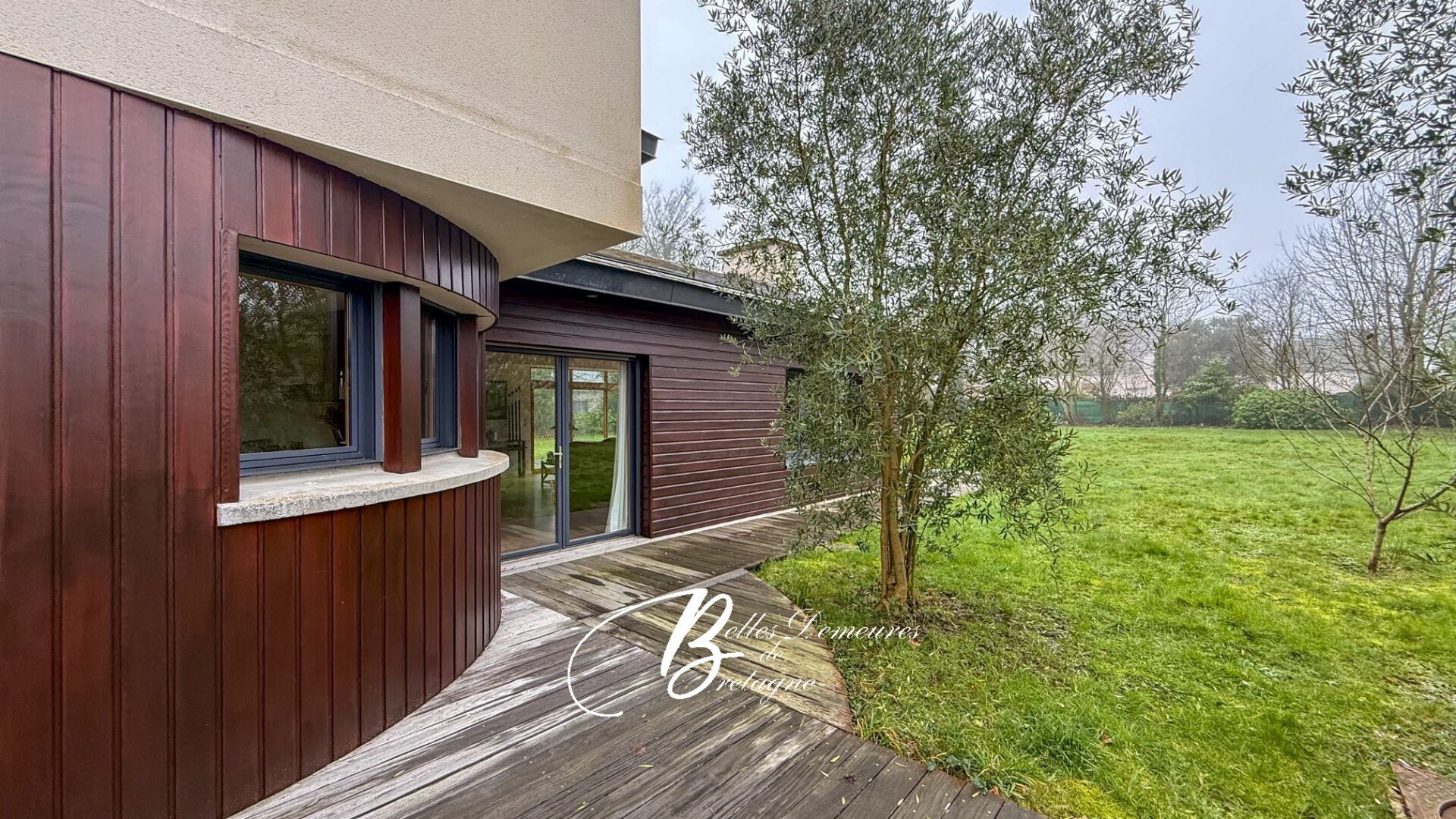 A vendre superbe comtamporaine aux portes de la ville