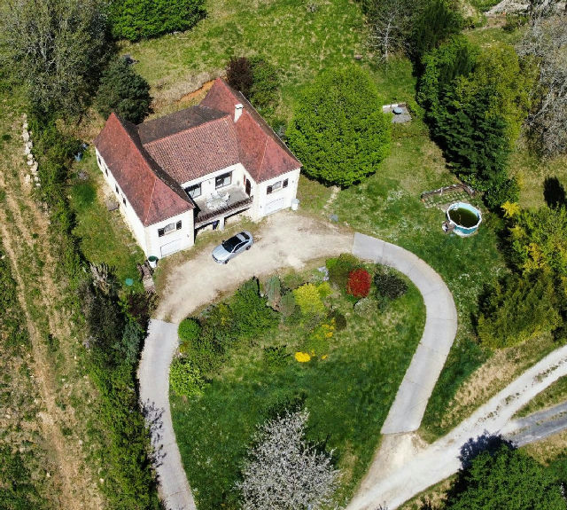 Modern House with 2 Garages and Large Terrace - 12