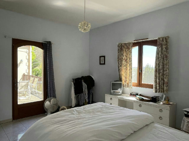 Modern House with 2 Garages and Large Terrace - 18