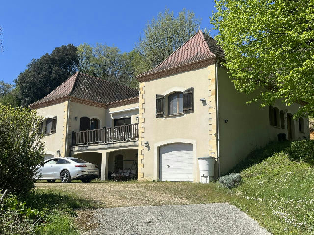 Modern House with 2 Garages and Large Terrace - 4