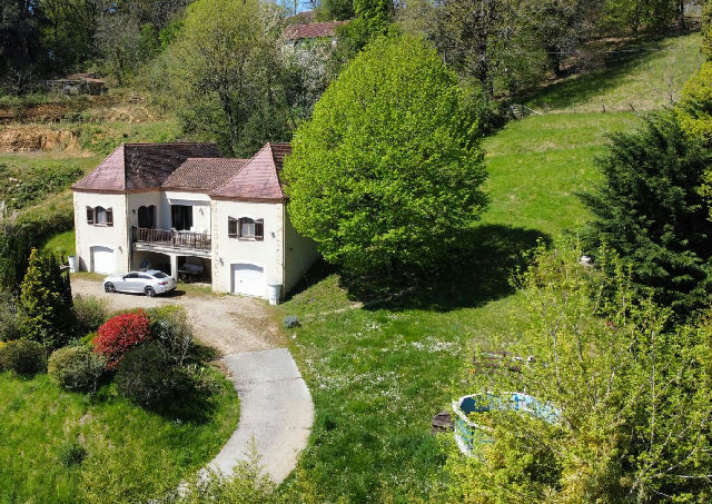 Modern House with 2 Garages and Large Terrace - 7