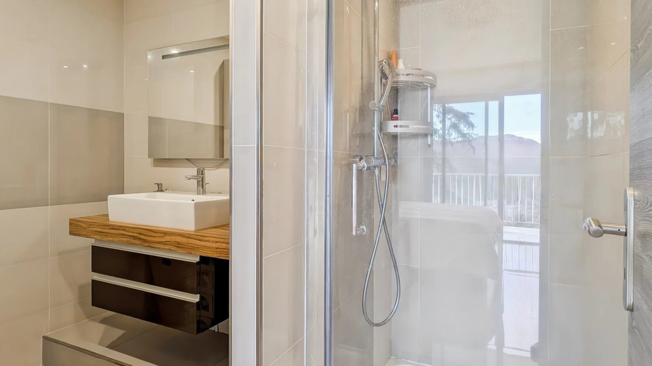 4 room apt. of 101 m² on 4th floor for sale