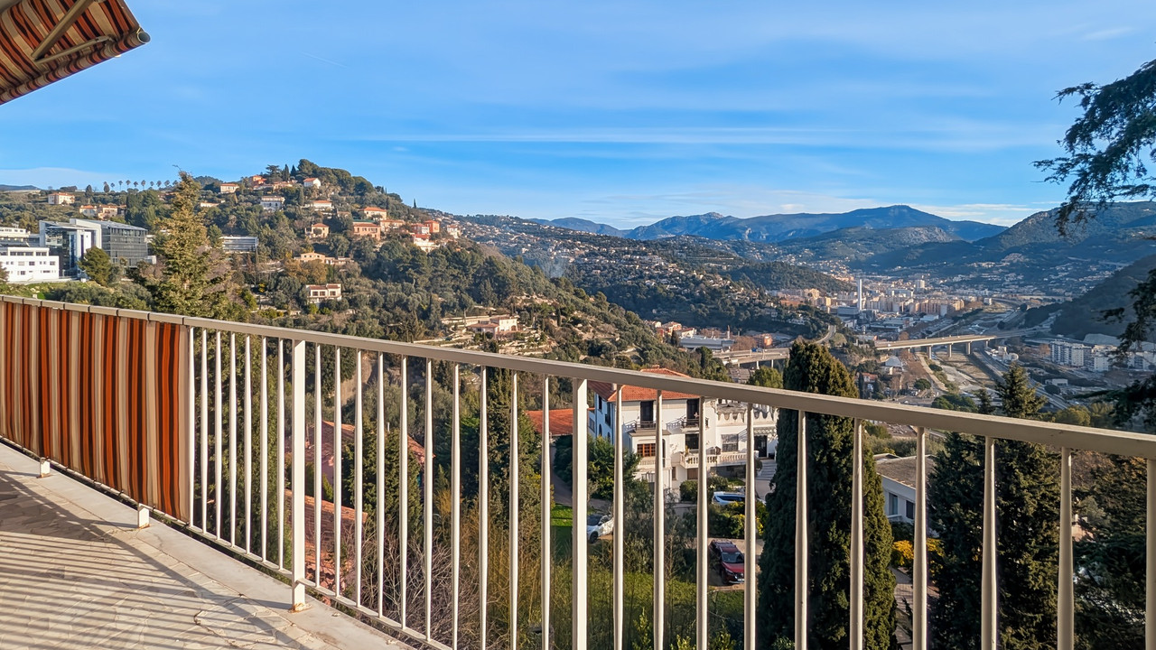 4 room apt. of 101 m² on 4th floor for sale - 2