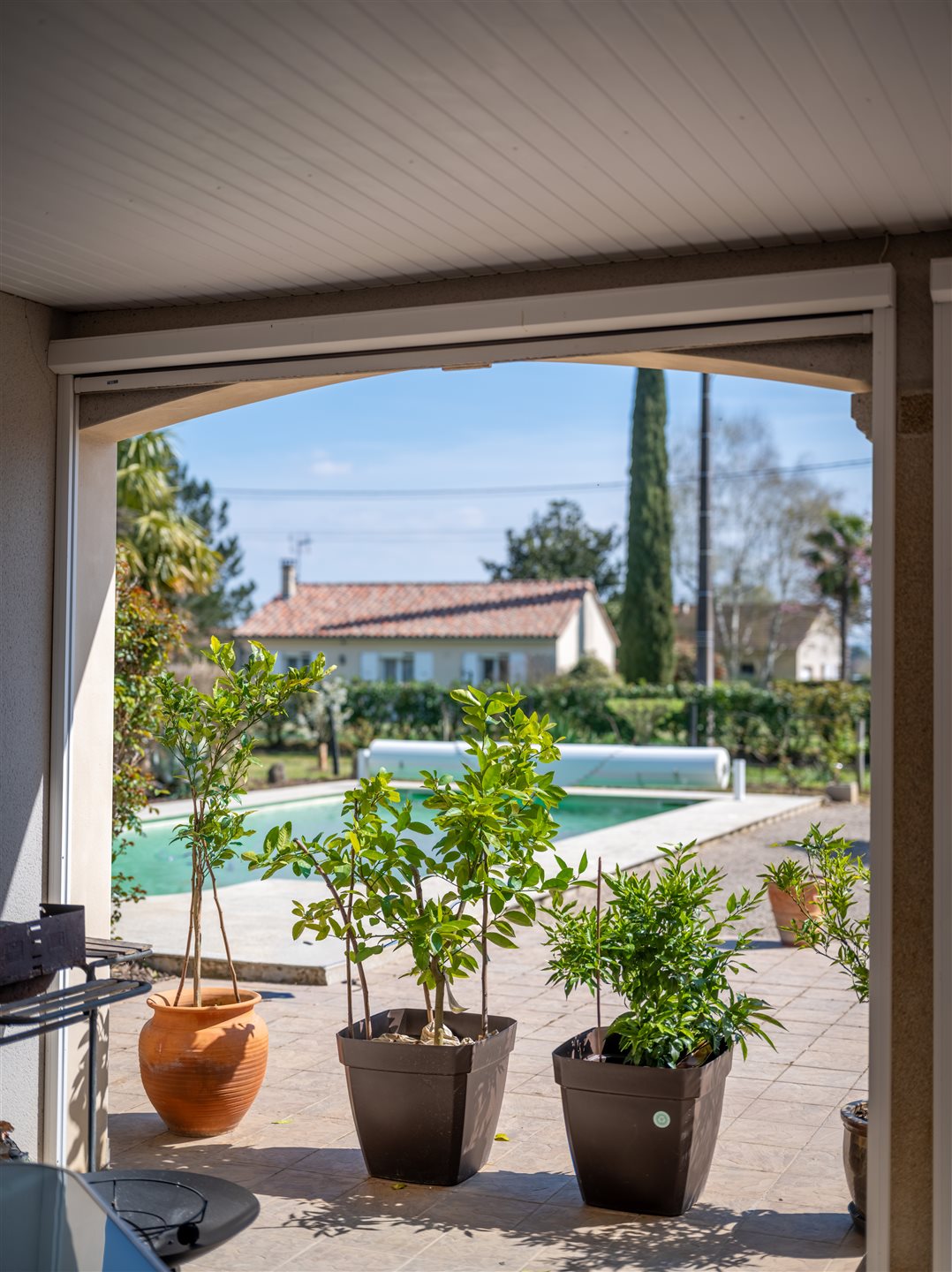 Large Single-Storey House with Pool - 3