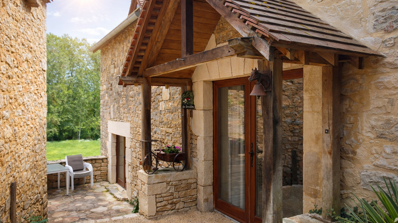 Charming Estate Comprising 3 Houses, Pool & Outbuildings – Breathtaking Panoramic Views – 24km Sarla - 3