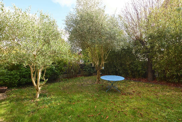 A lovely family house with a garden near the Saint-Cloud park - 2