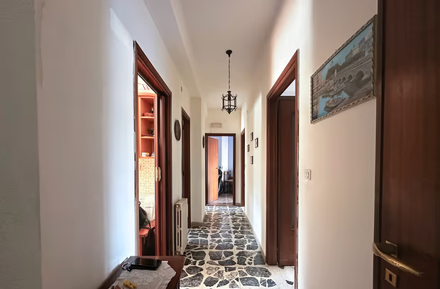 A large flat in Syracuse in excellent condition within walking distance of the famous island of Ortigia - 11