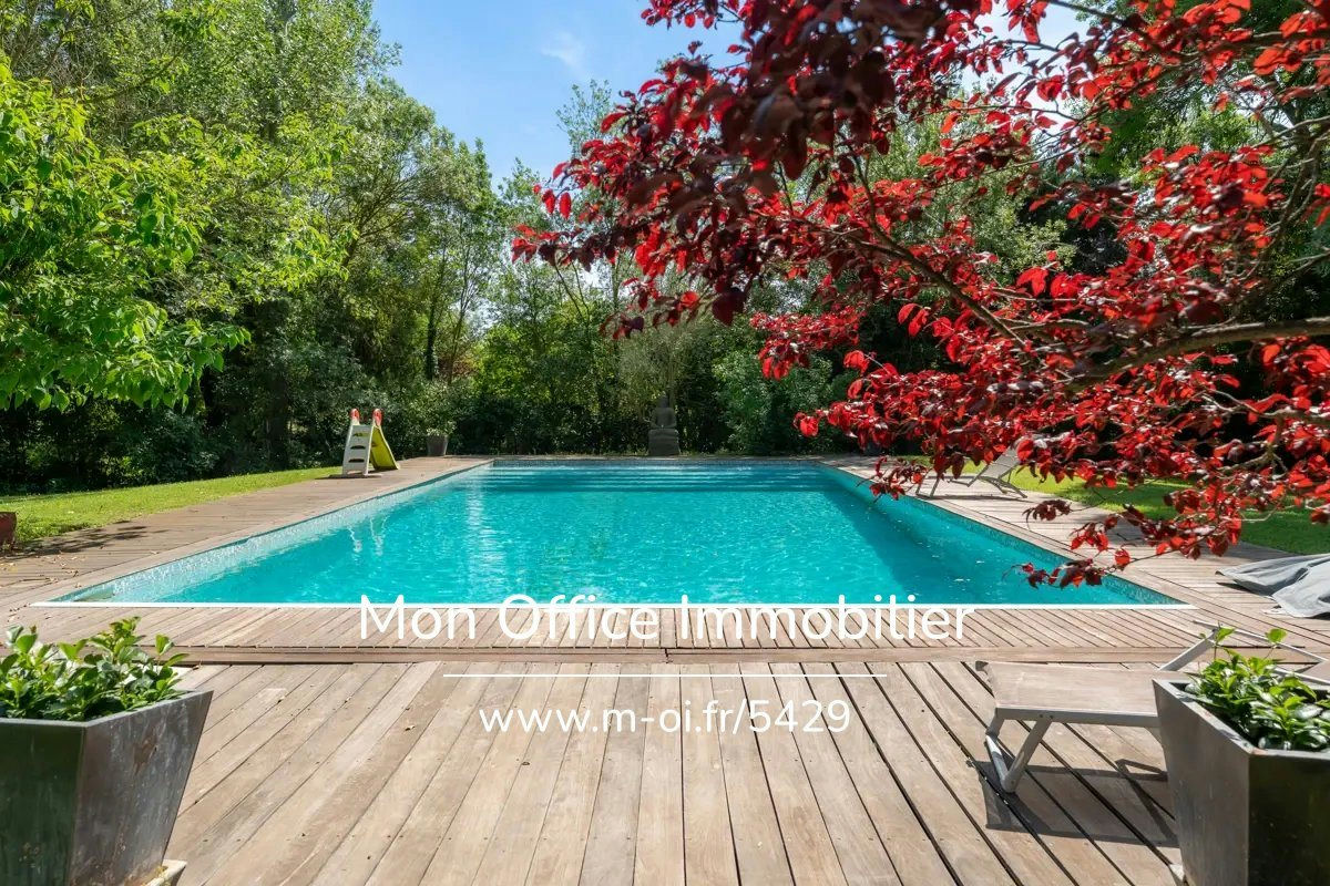 Property in a wooded park with pool - 12