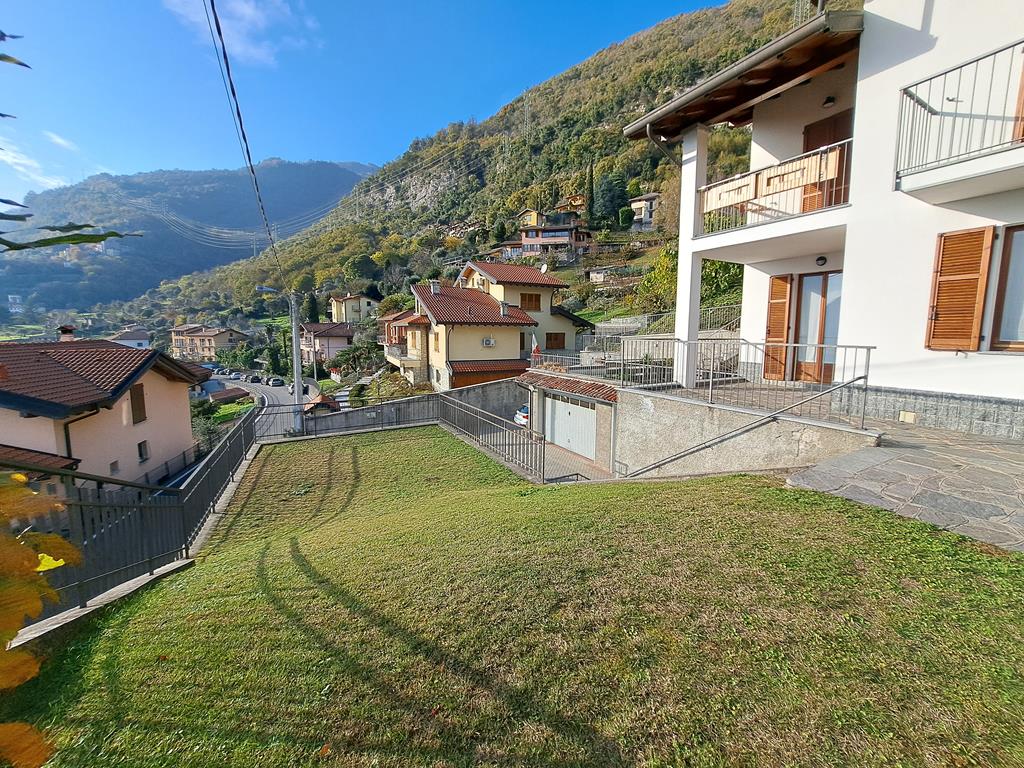 Beautiful apartment with garden, garage and great views