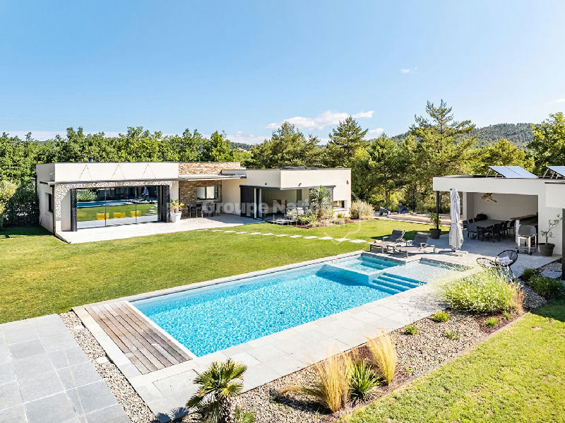 Magnificent Architect-Designed House in Gréoux-les-Bains. Rare Opportunity!