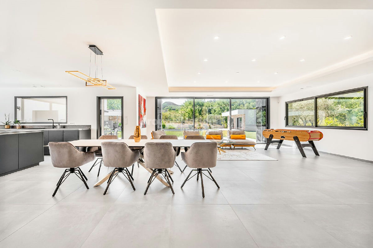 Magnificent Architect-Designed House in Gréoux-les-Bains. Rare Opportunity! - 11