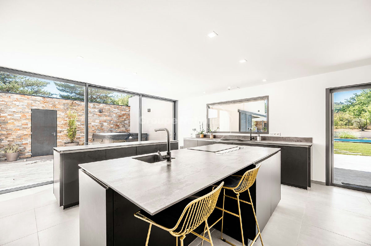Magnificent Architect-Designed House in Gréoux-les-Bains. Rare Opportunity! - 14