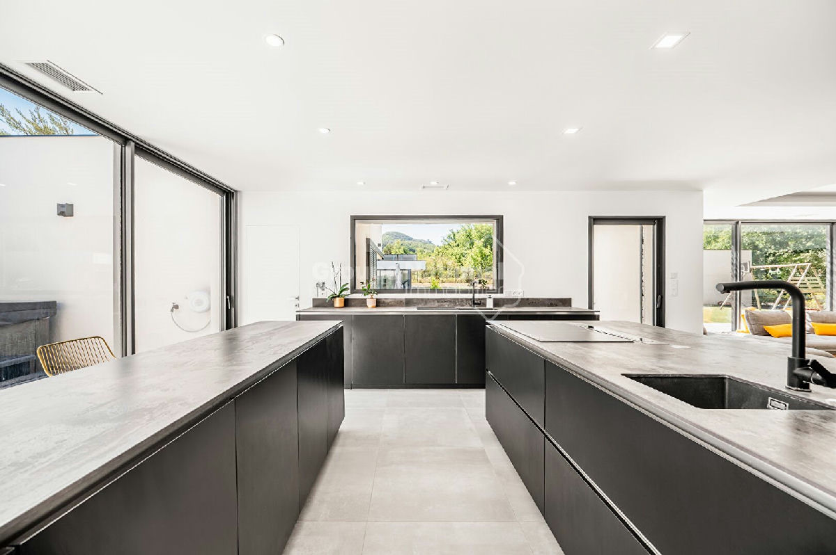 Magnificent Architect-Designed House in Gréoux-les-Bains. Rare Opportunity! - 15