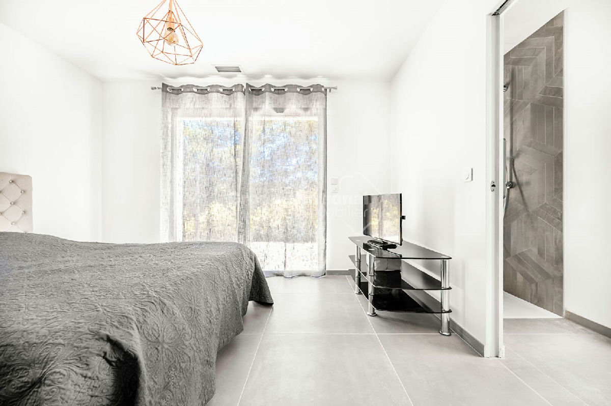Magnificent Architect-Designed House in Gréoux-les-Bains. Rare Opportunity! - 16