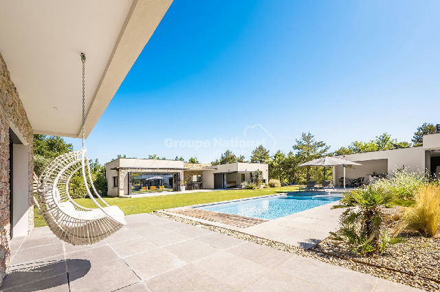 Magnificent Architect-Designed House in Gréoux-les-Bains. Rare Opportunity! - 2