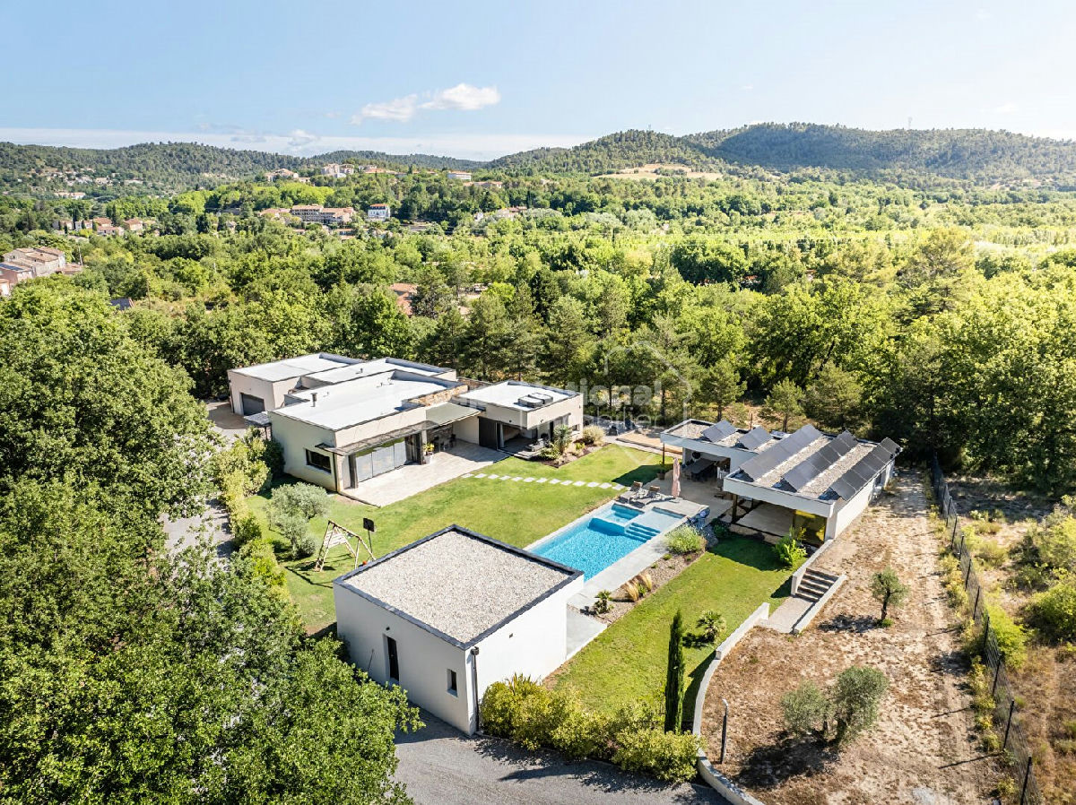 Magnificent Architect-Designed House in Gréoux-les-Bains. Rare Opportunity! - 6