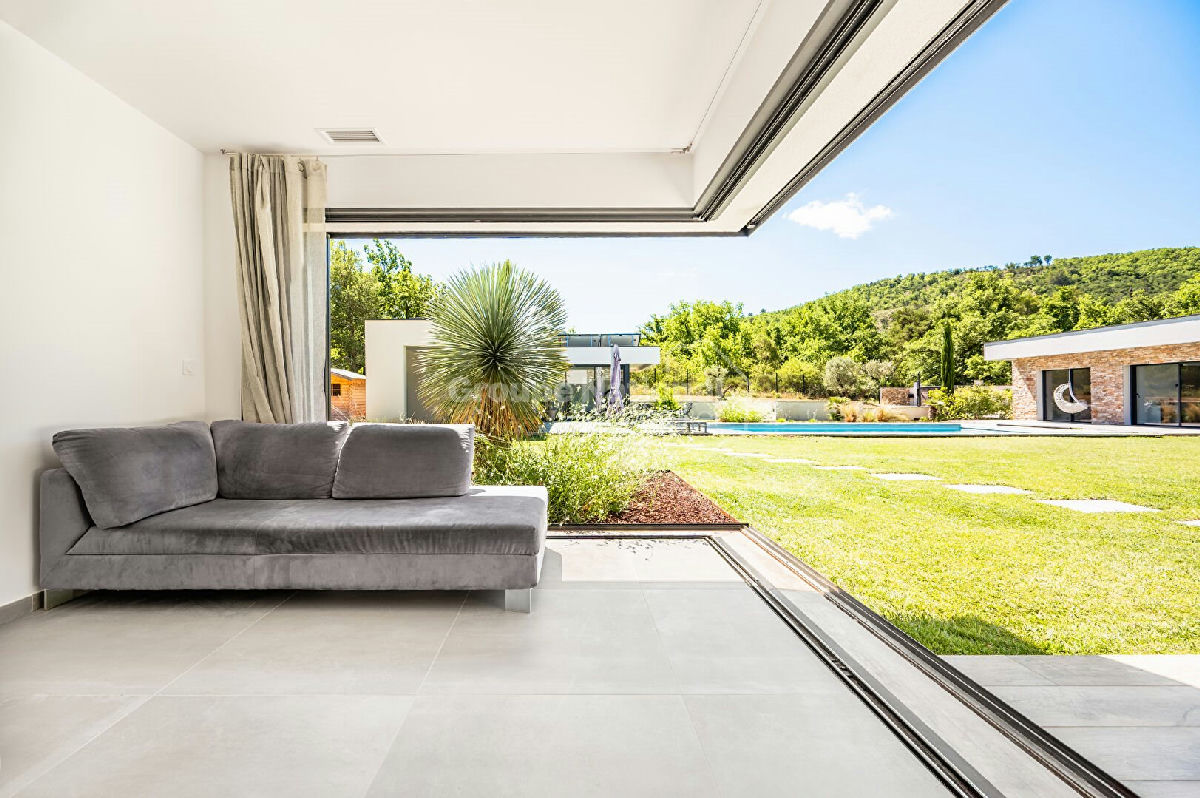 Magnificent Architect-Designed House in Gréoux-les-Bains. Rare Opportunity! - 9