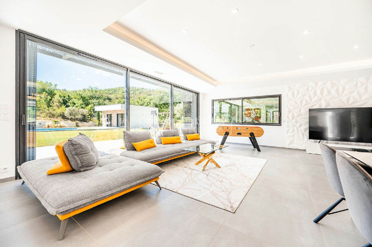 Magnificent Architect-Designed House in Gréoux-les-Bains. Rare Opportunity! - 10