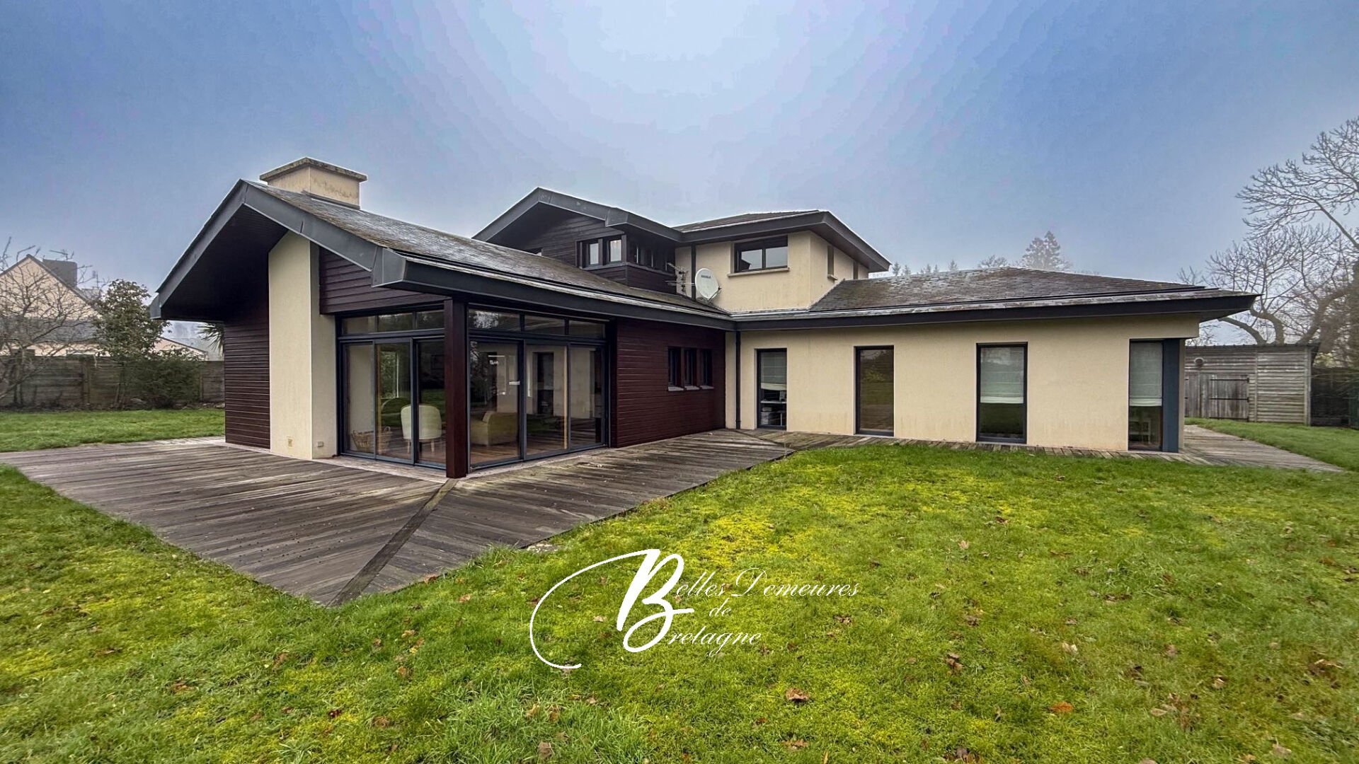 Stunning contemporary home at the gates of the city - 2