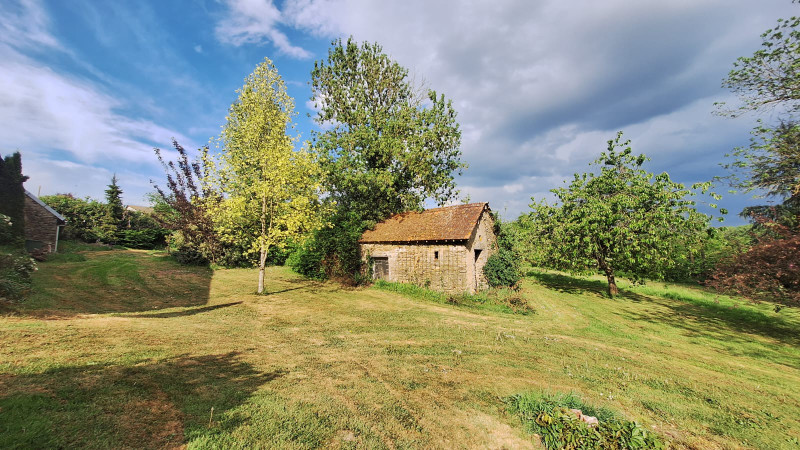 Property in 1.5 ha with 2 houses, lake and barns for sale - 5