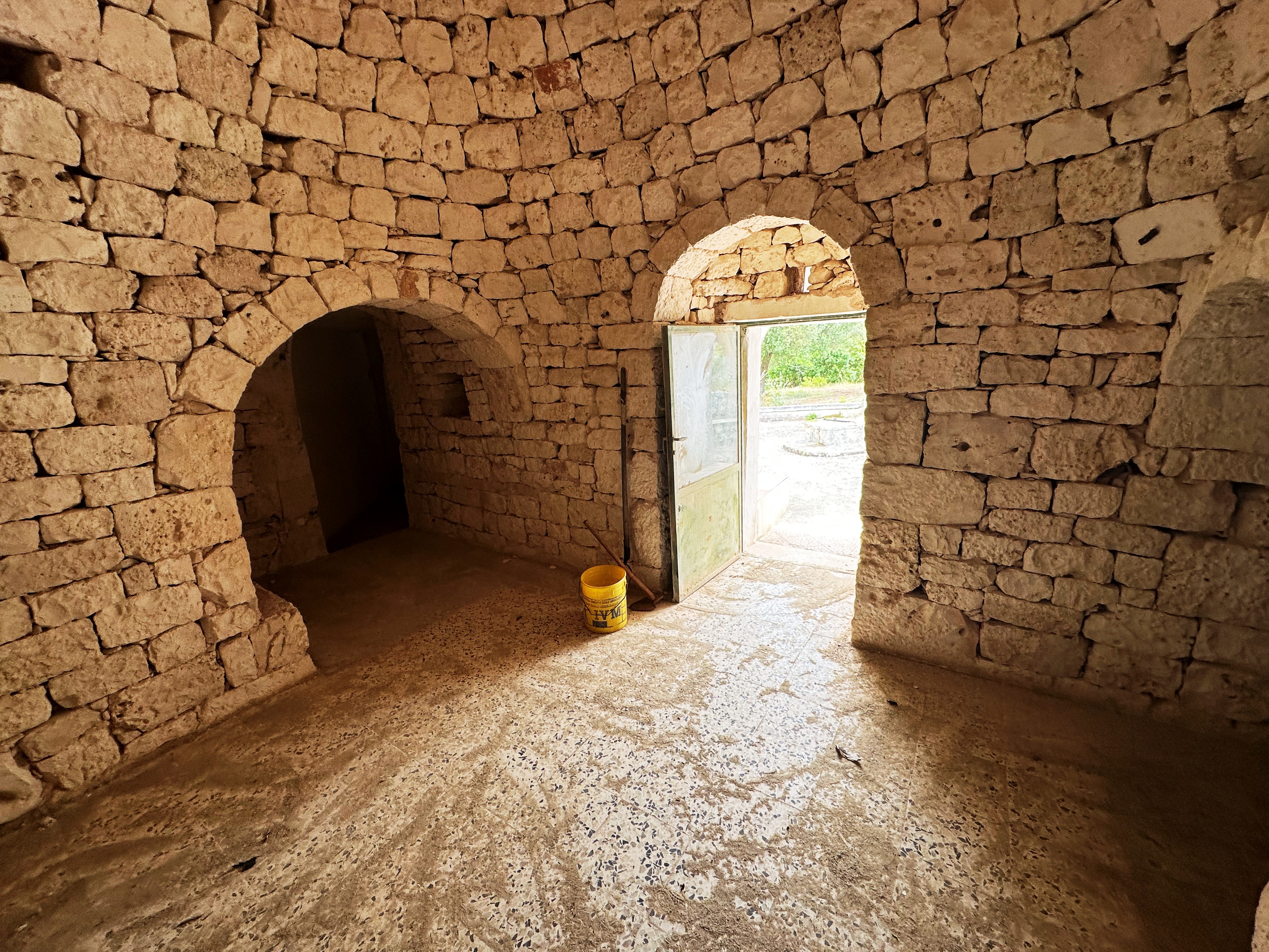 Villa and Trullo to restore in the countryside in Ostuni - 3