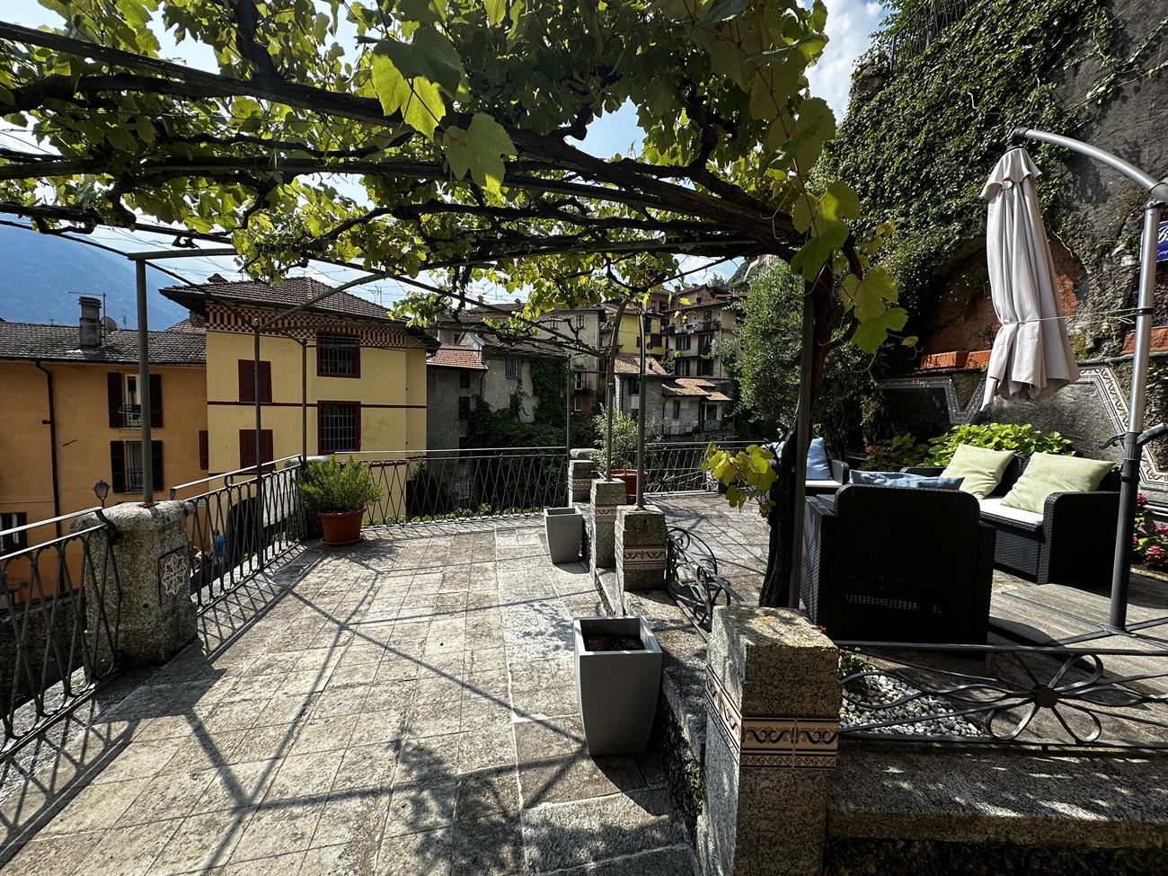 Centrally located village flat with spacious terrace - 3