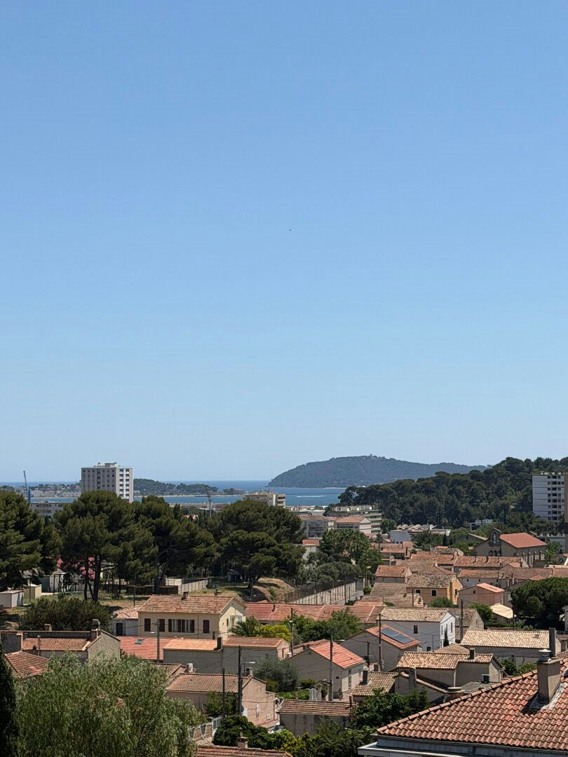 Apartment in Toulon, fully renovated with balcony - 2
