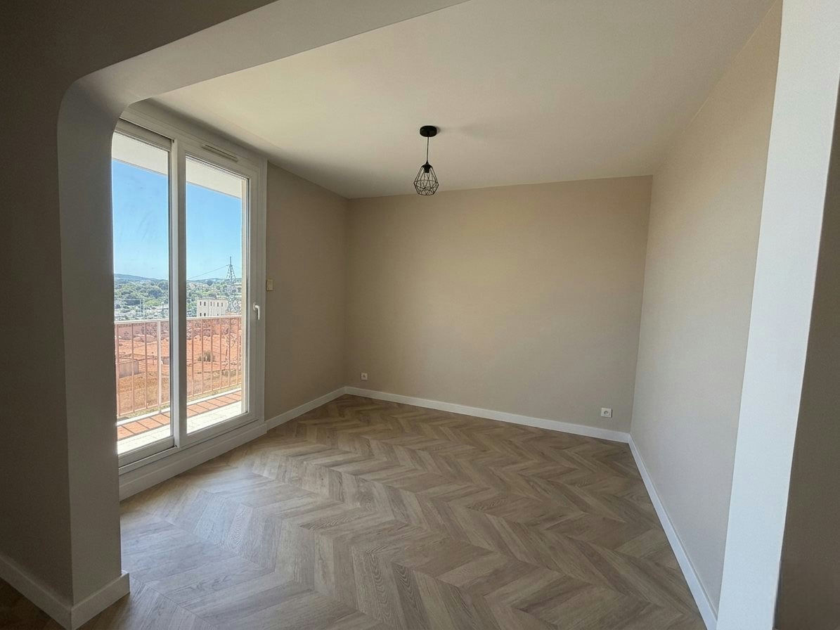 Apartment in Toulon, fully renovated with balcony - 4