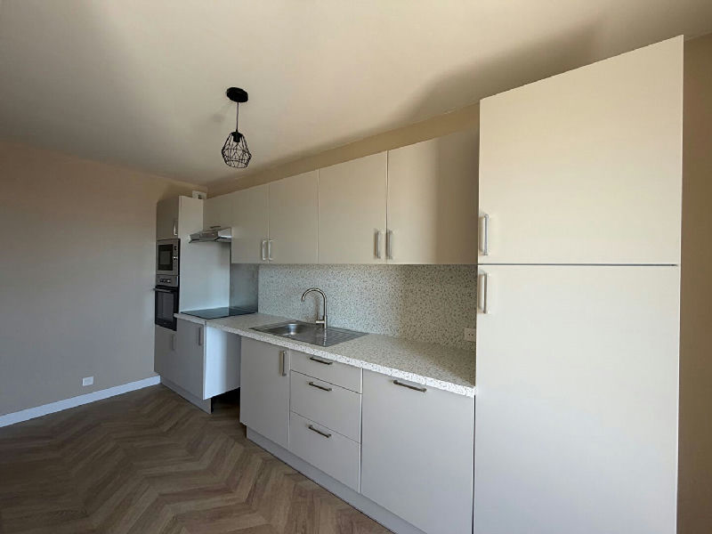 Apartment in Toulon, fully renovated with balcony - 5