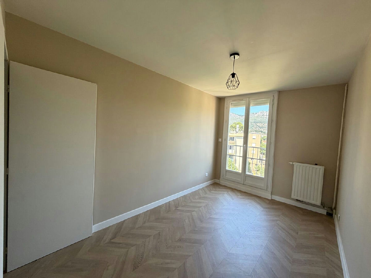 Apartment in Toulon, fully renovated with balcony - 7