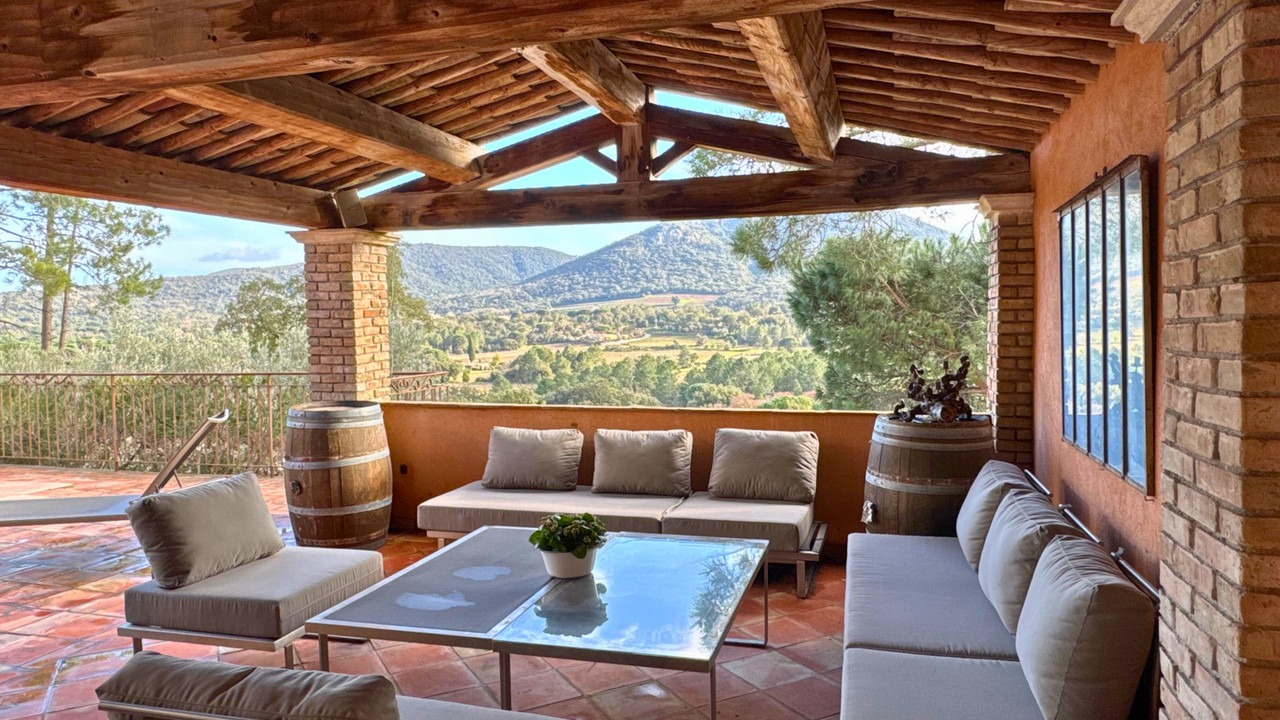 Architect-Designed Villa – Gulf of Saint-Tropez – Le Plan-de-la-Tour - 3