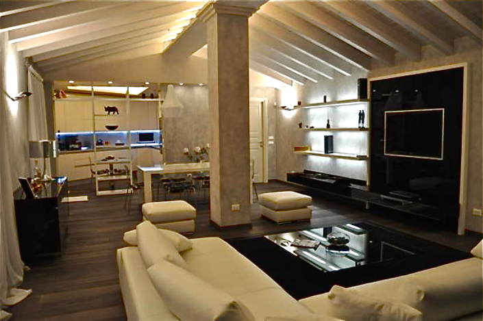 Penthouse in historical building with Lake-view and Pool