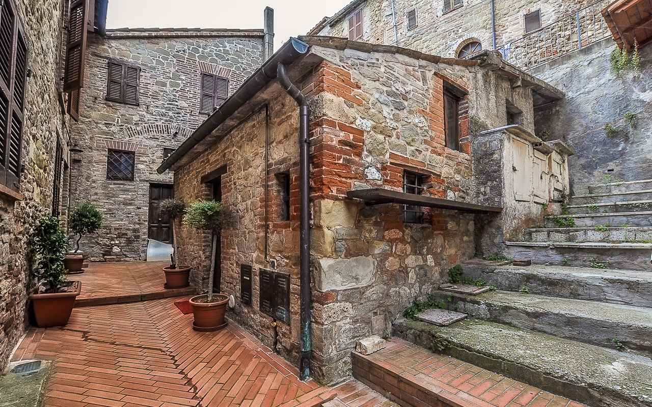 Casa Fortino is a meticulously restored apartment for sale in Montefortino, a medieval town in Le Marche