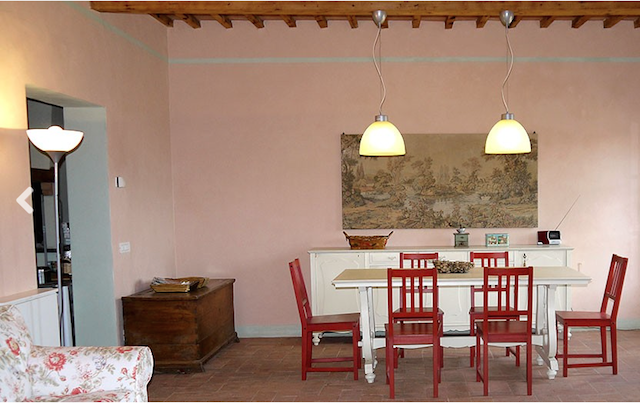 Renovated apartment on 2nd floor with 2 bedrooms, 2 bathrooms living and separated kichen. small storage on the groundfloor. Right in the heart of one of the most beautifull Borgo's of the Chianti! - 4