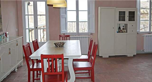 Renovated apartment on 2nd floor with 2 bedrooms, 2 bathrooms living and separated kichen. small storage on the groundfloor. Right in the heart of one of the most beautifull Borgo's of the Chianti! - 5