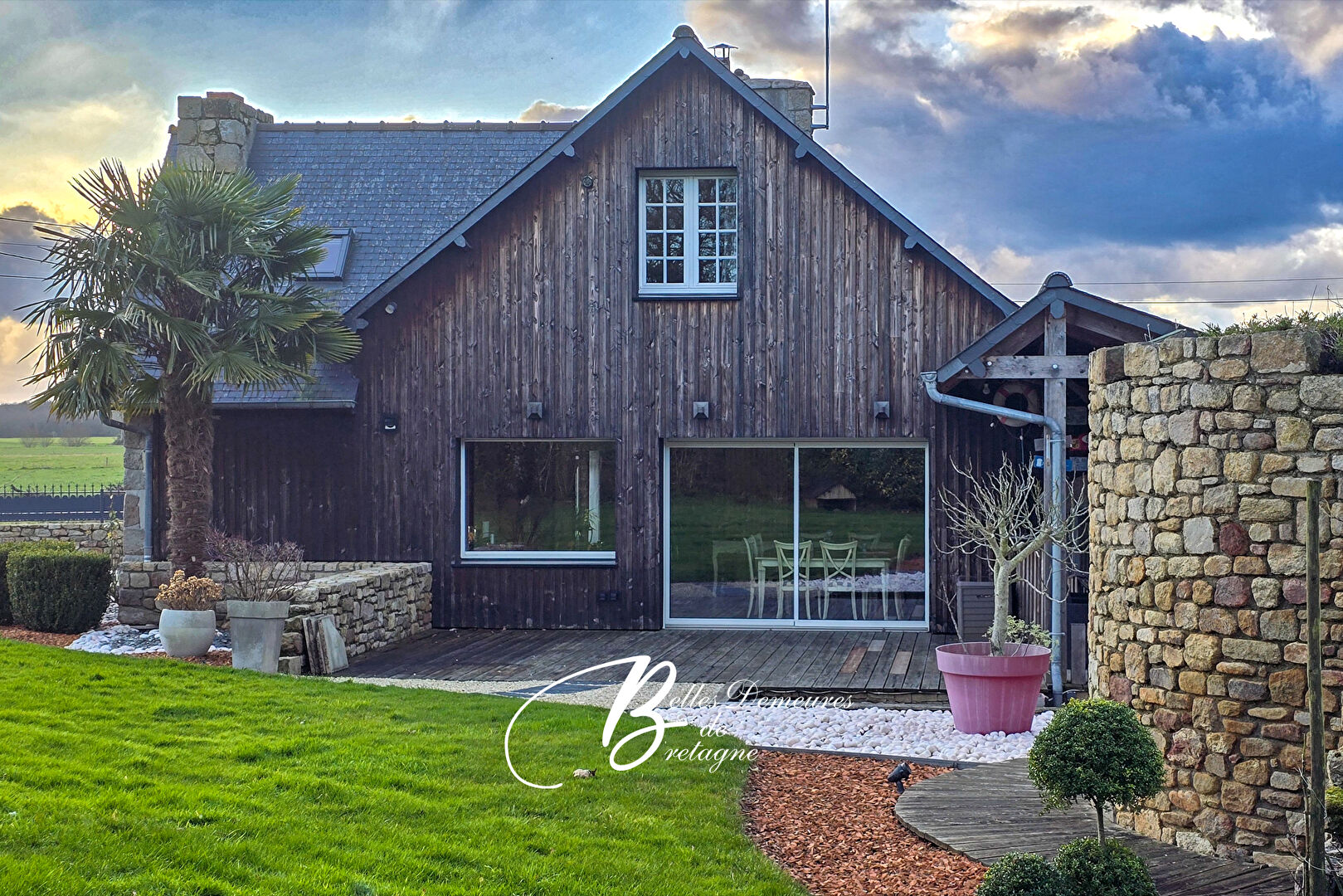 Stone property with pond and woodland near Dinan - 4