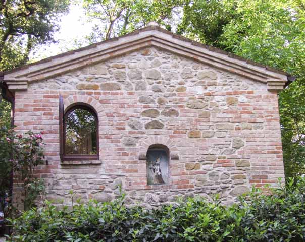 A charming old farmhouse - 2