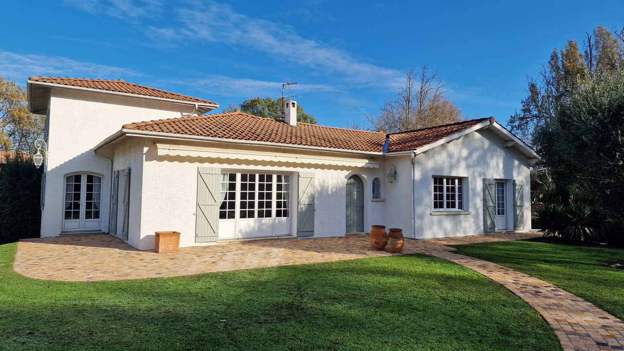 Charming 160 m² House with Pool and Spacious Garden - 2