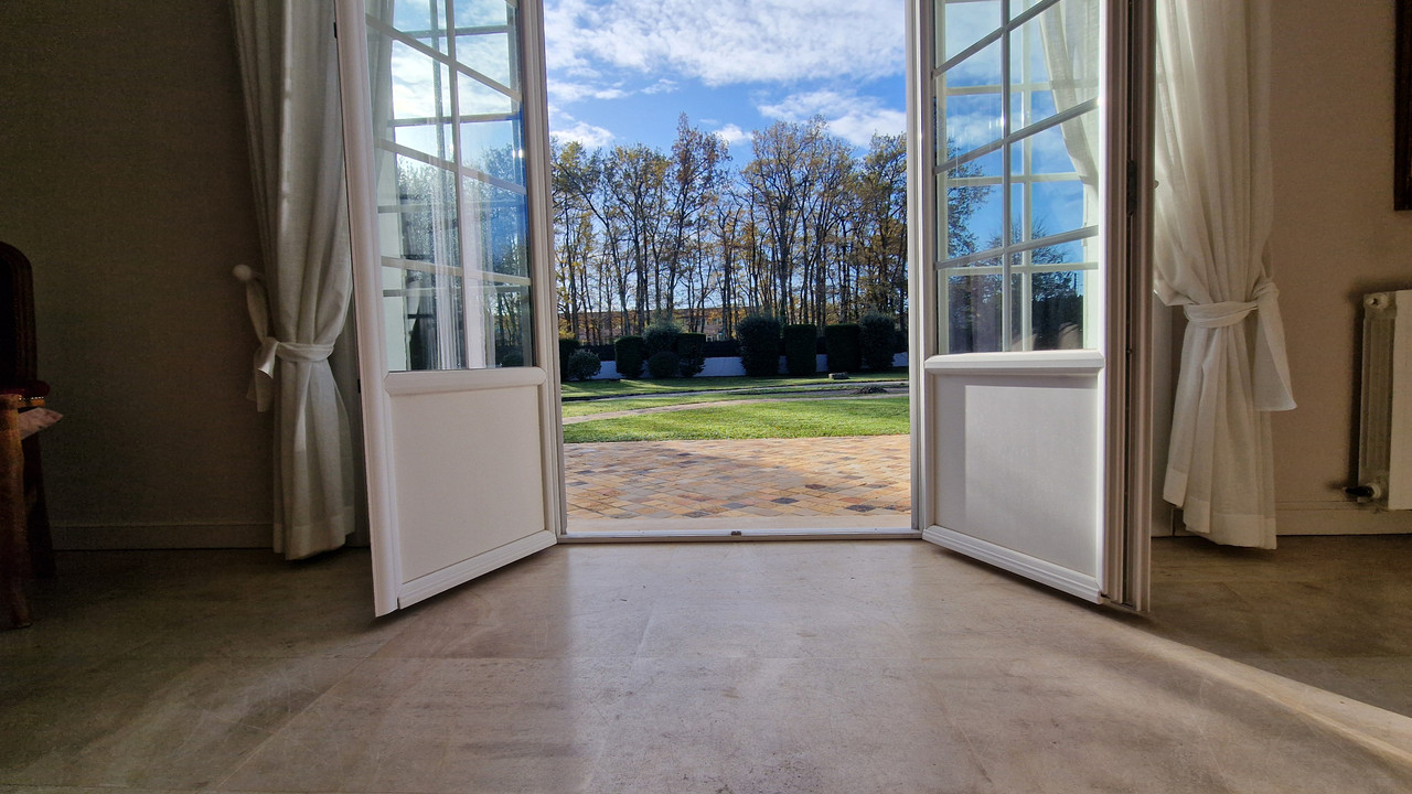 Charming 160 m² House with Pool and Spacious Garden - 5