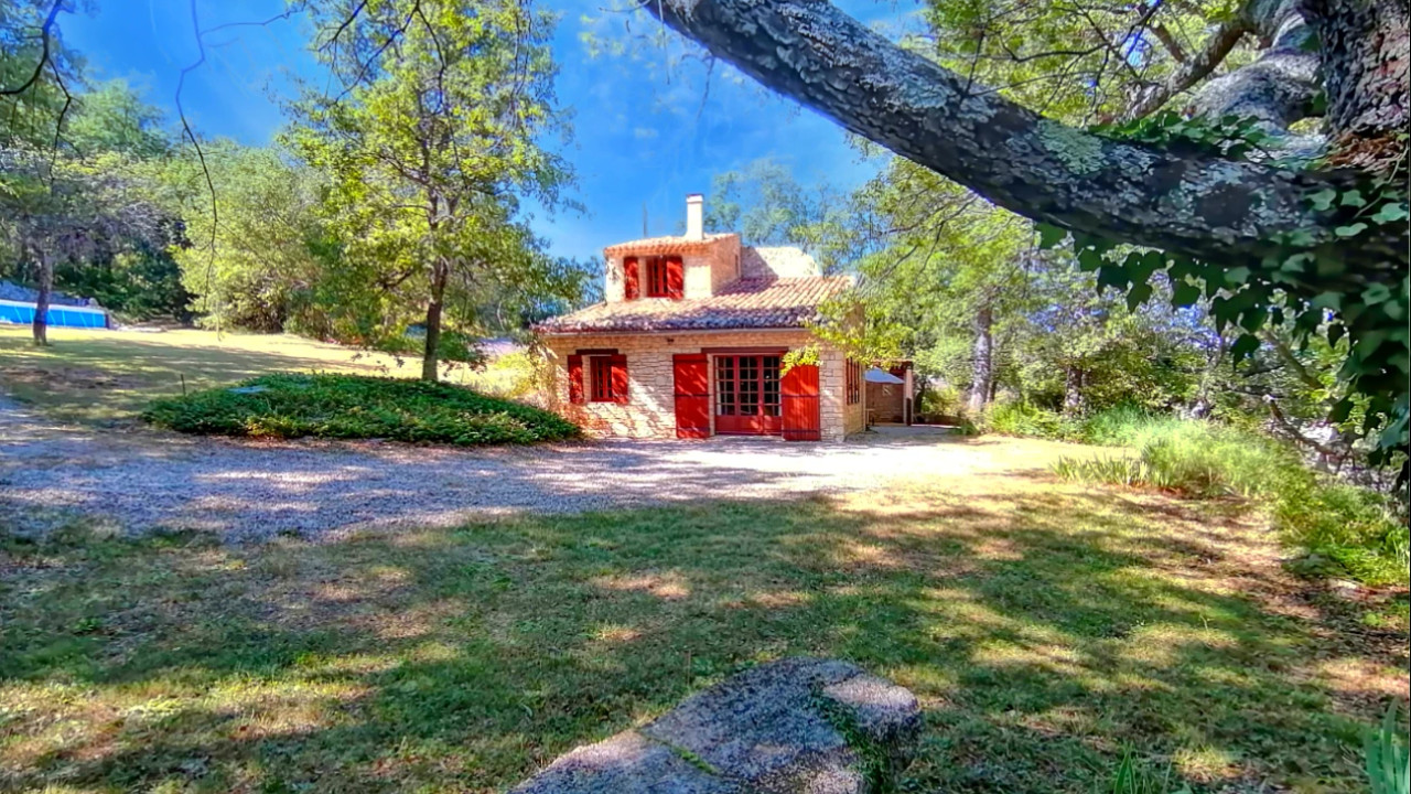 Authentic Provencal farmhouse in the heart of nature near the village of Vachères - Luberon