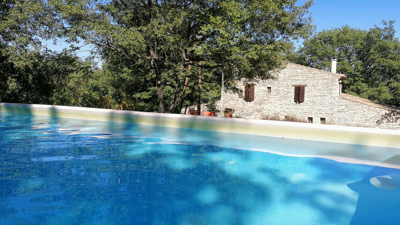 Authentic Provencal farmhouse in the heart of nature near the village of Vachères - Luberon - 5