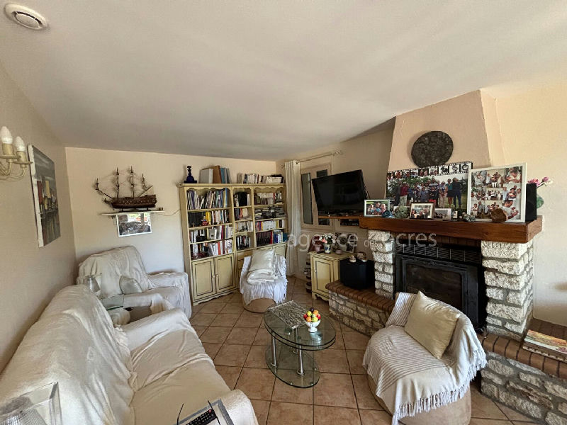 House with 3 bedrooms, independent studio and 1000 sqm garden. Unobstructed view of the heights of A - 4