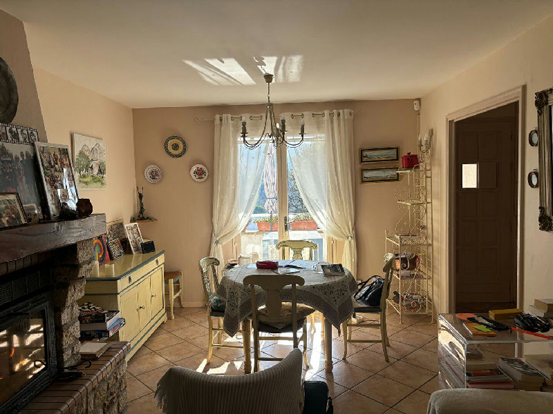House with 3 bedrooms, independent studio and 1000 sqm garden. Unobstructed view of the heights of A - 5